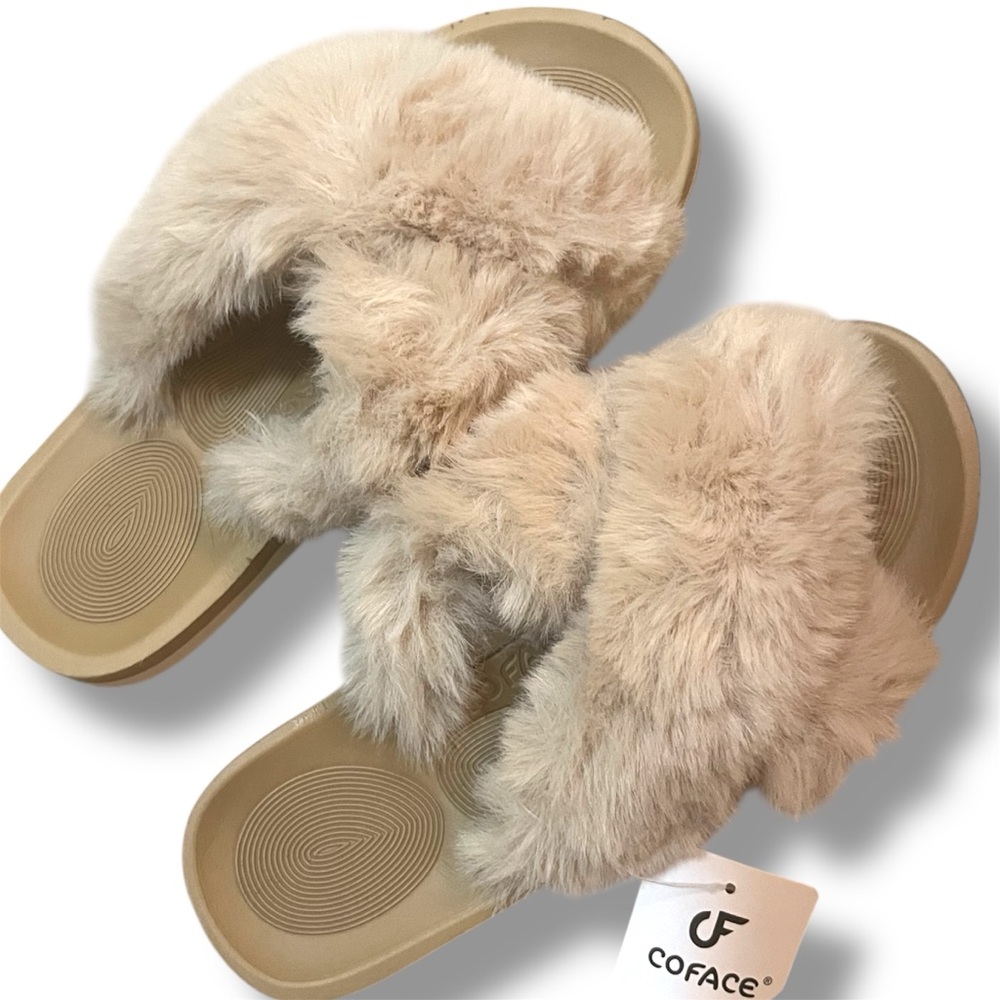 NWT Women's Fuzzy Beige Slippers